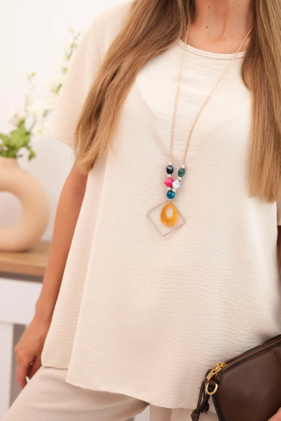 Damen-Set mit lockerer Bluse und weiter Hose beige