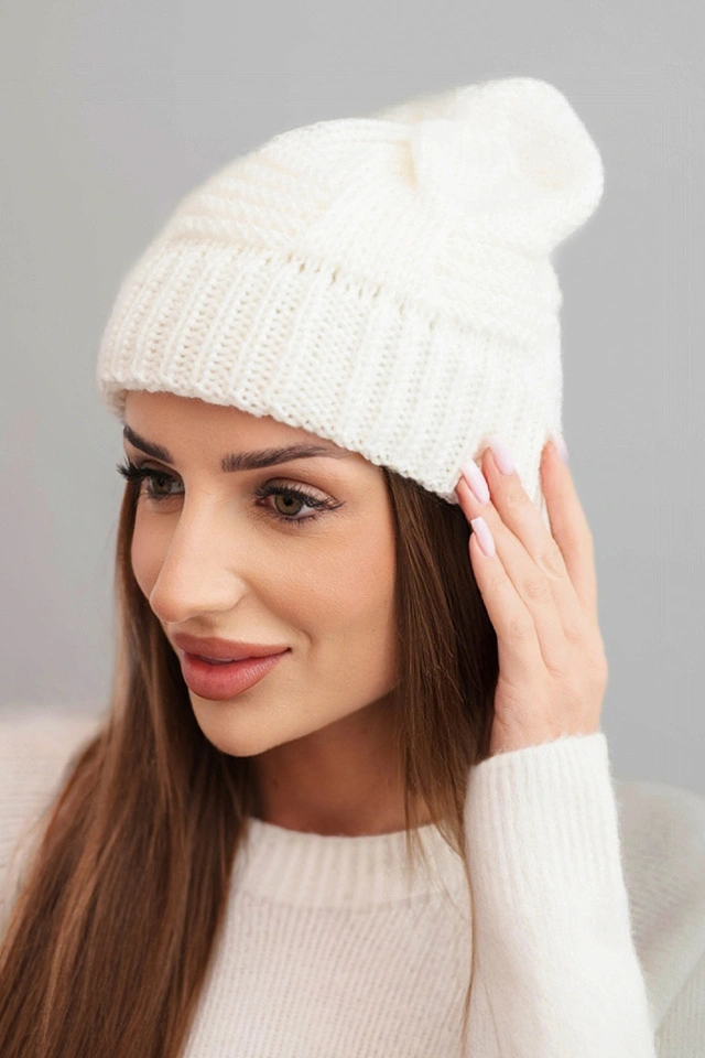 Moteriška žieminė vilnonė kepurė su cyrkoniais ir raštu K455 mocca