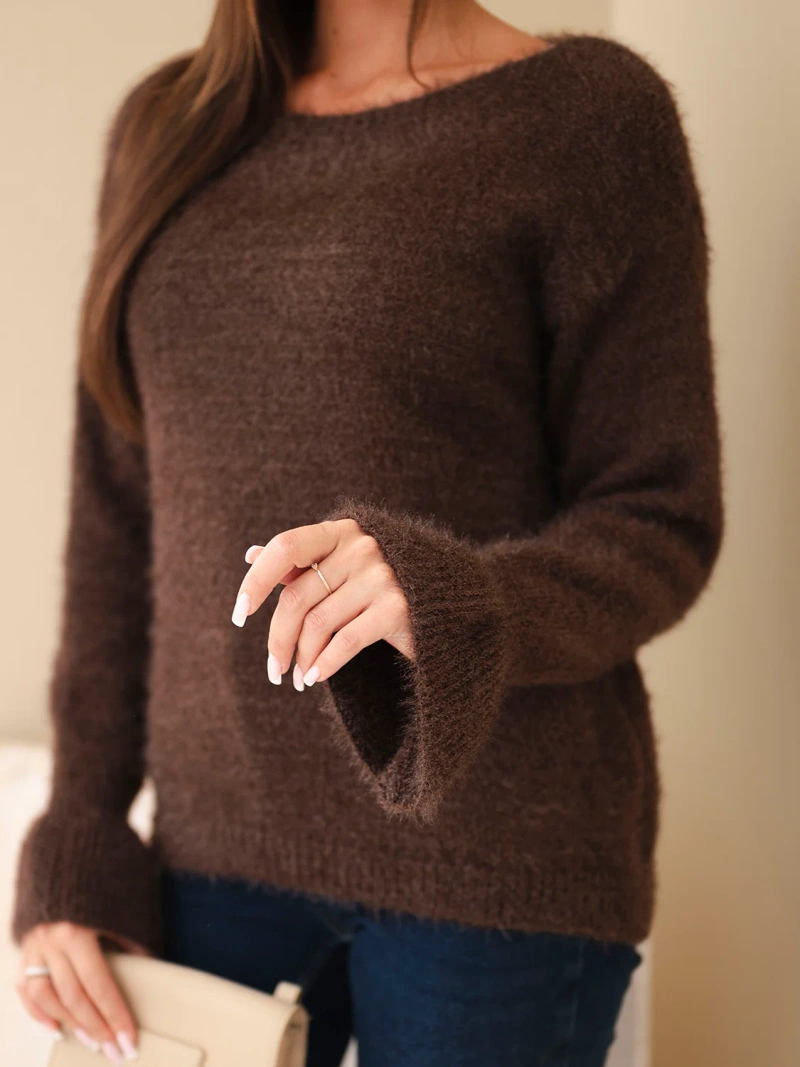 Women's sweater with mohair and wool with ruffle at the sleeves brown