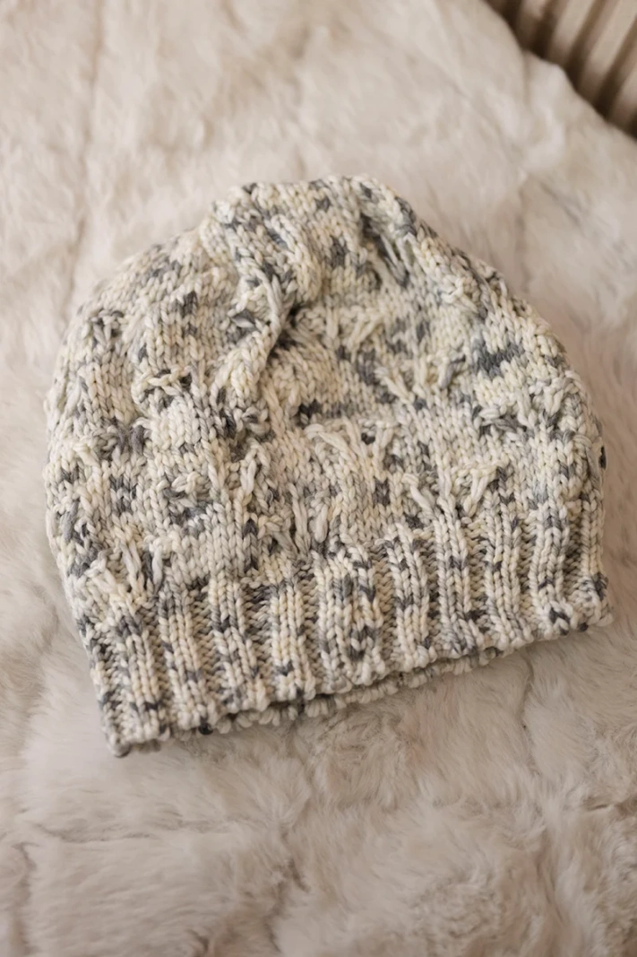 Cap with fleece Roksana K209 ecru+gray