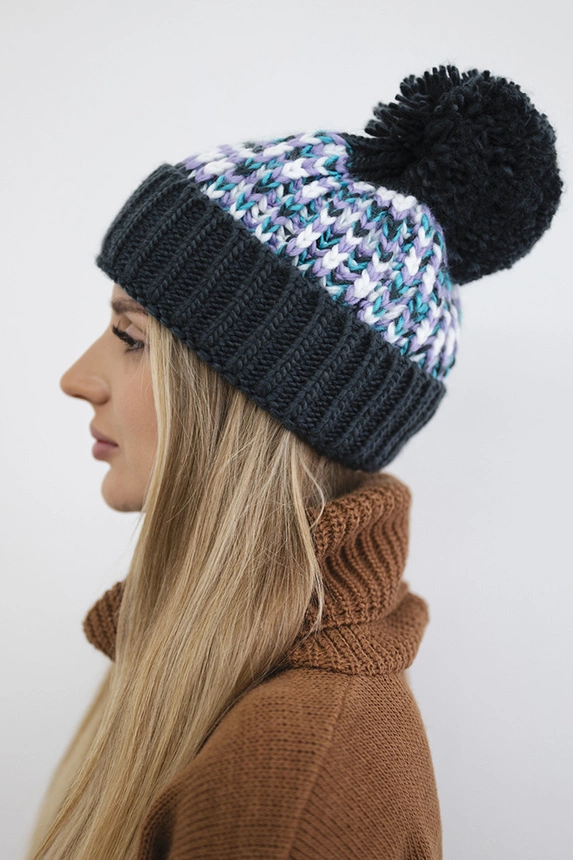 Cap with a pompom Ellen K325 graphite