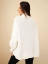 Sweter damski oversize z dodatkiem wełny z golfem i szerokimi rękawami ecru