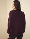 Damenpullover mit dekorativem Detail am Ausschnitt pflaume