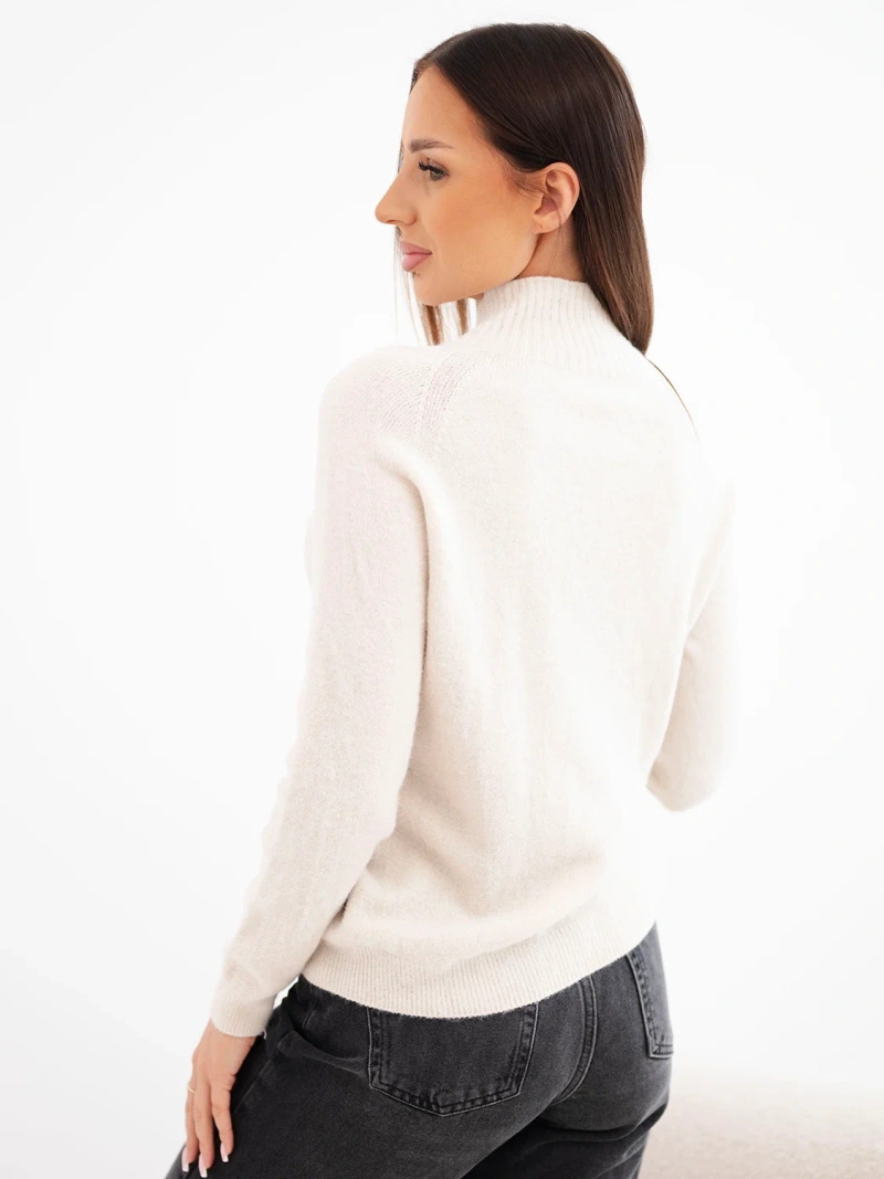 Damenpullover mit Halbgrollkragen und langen Ärmeln beige