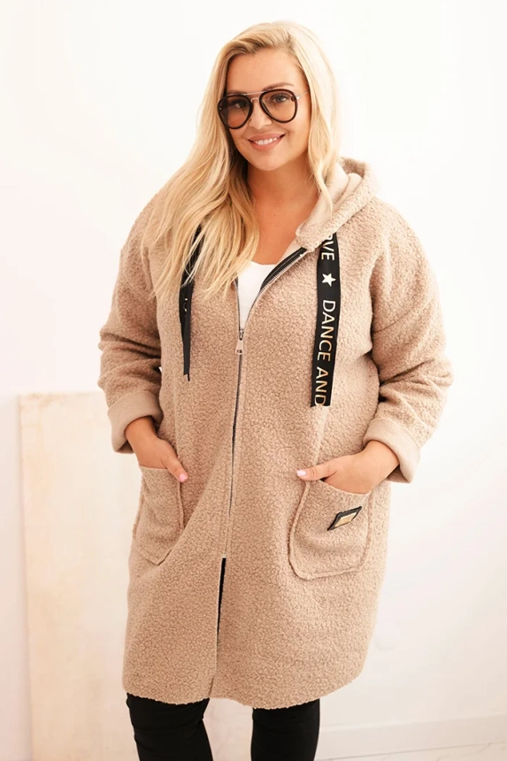 Damenmantel Plus Size aus Kunstfell mit Kapuze und Taschen camelowy