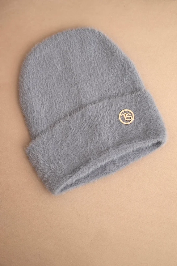 Women's soft alpaca hat with decorative plate gray