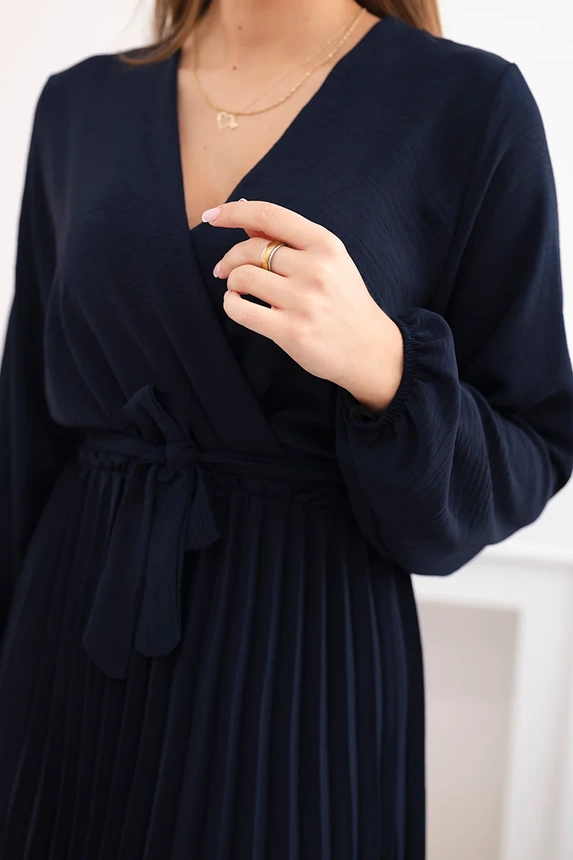 Dress tied with a pleated hem navy blue