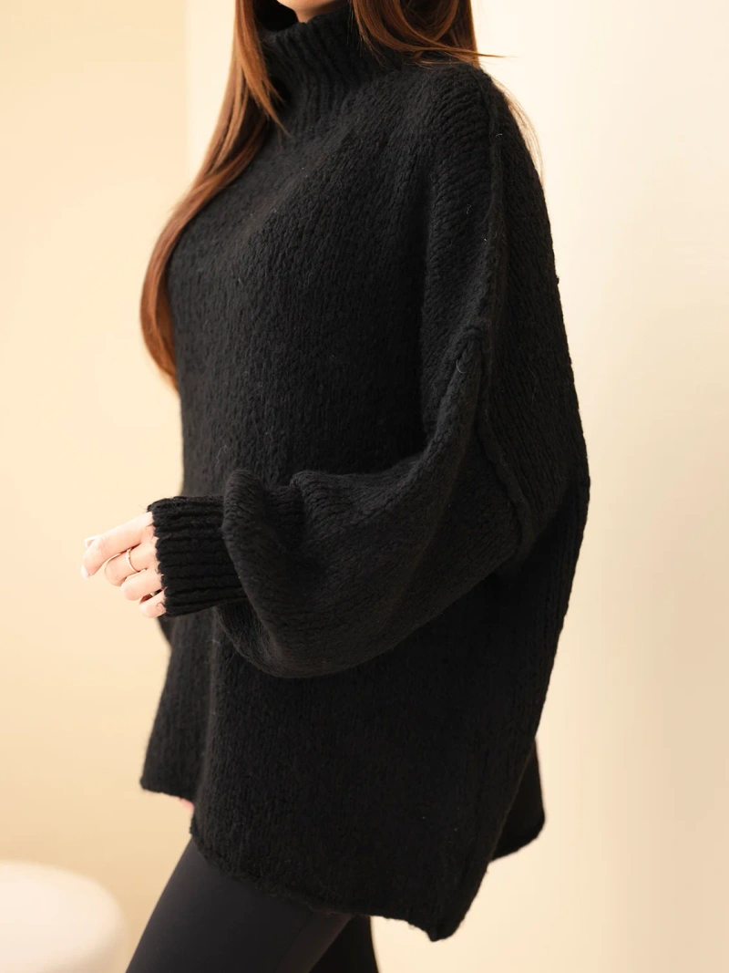 Oversized women's sweater with wool blend, turtleneck and wide sleeves black