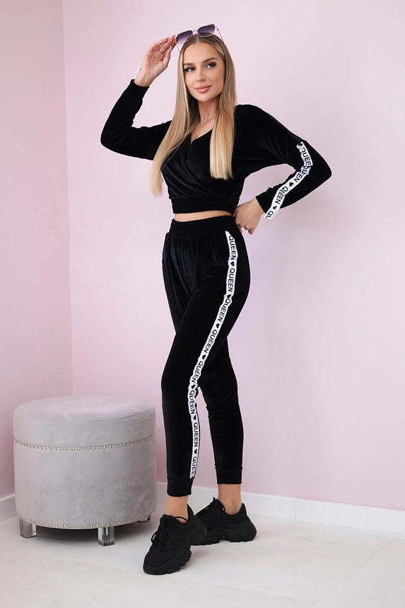 Velūro rinkinys su užrašu "Queen black