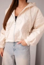 Damenjacke gesteppt mit Kapuze und dekorativer Blumenprägung beige