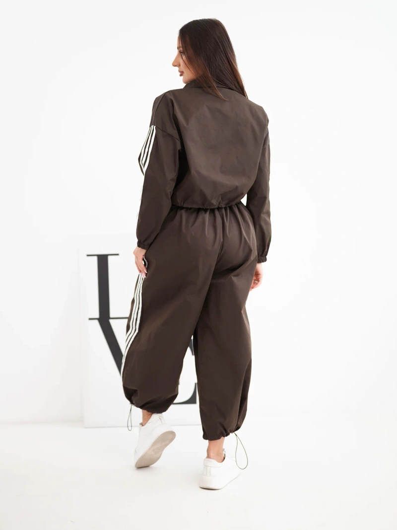 Women's cotton set with oversize trousers and contrast stripes brown