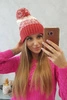 Dámska čiapka s pomponom Abigail K326 malina+ecru