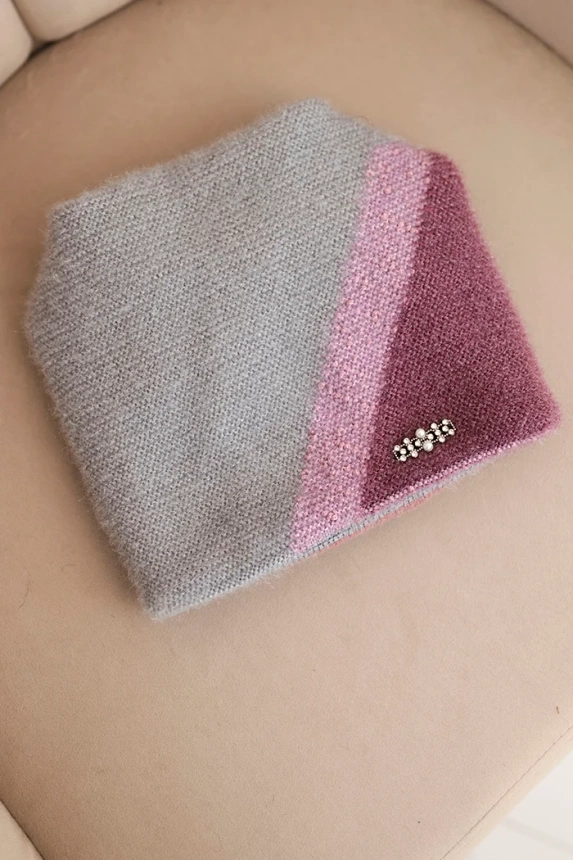 Women's winter hat made of fluffy knit with decorative appliqué gray + dark purple