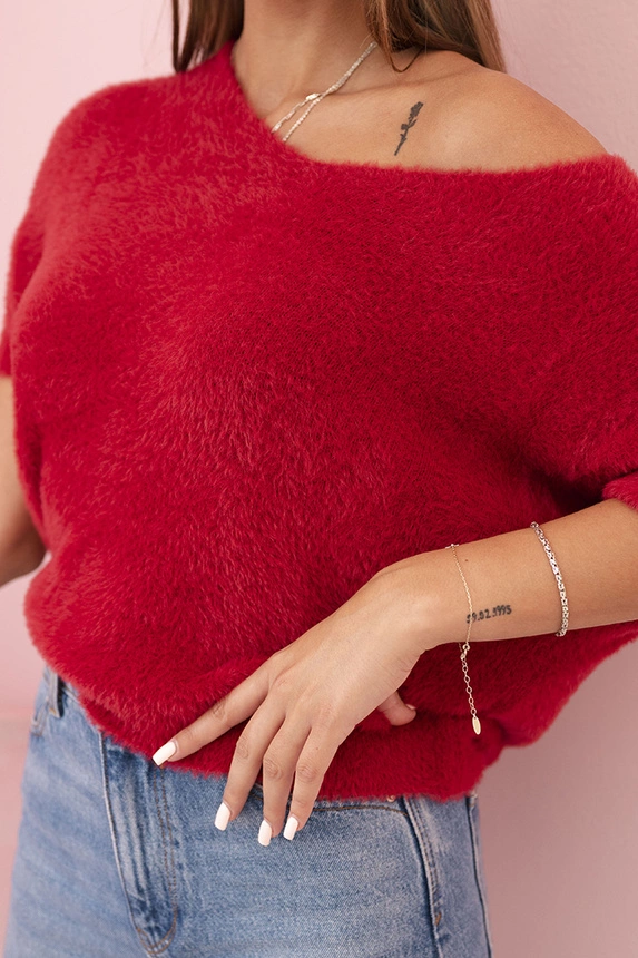 Dámský svetr z měkkého chlupatého materiálu s výstřihem do V krátkým rukávem bordový