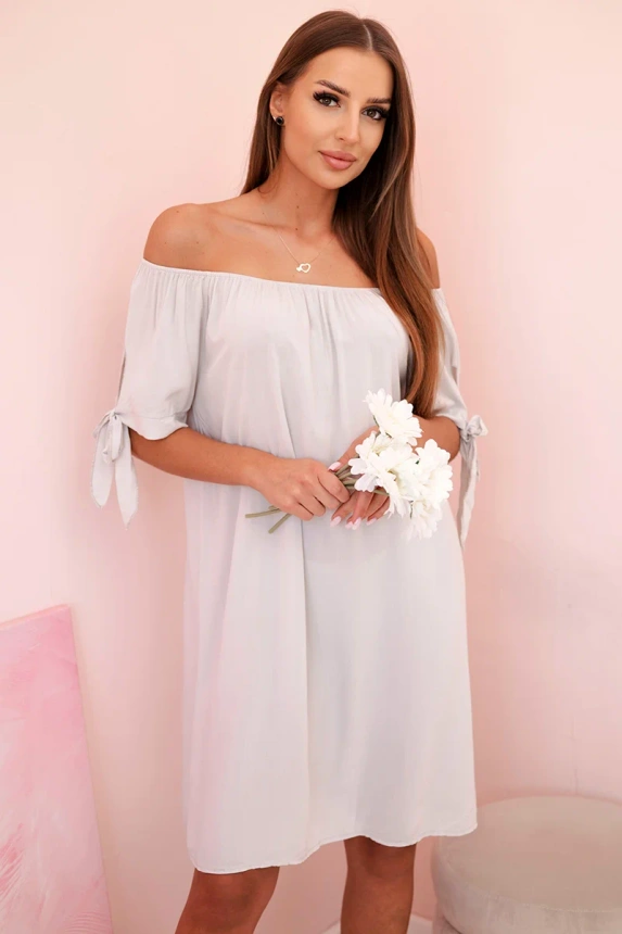 Damenkleid aus Viskose mit Bindebändern an den Ärmeln beige
