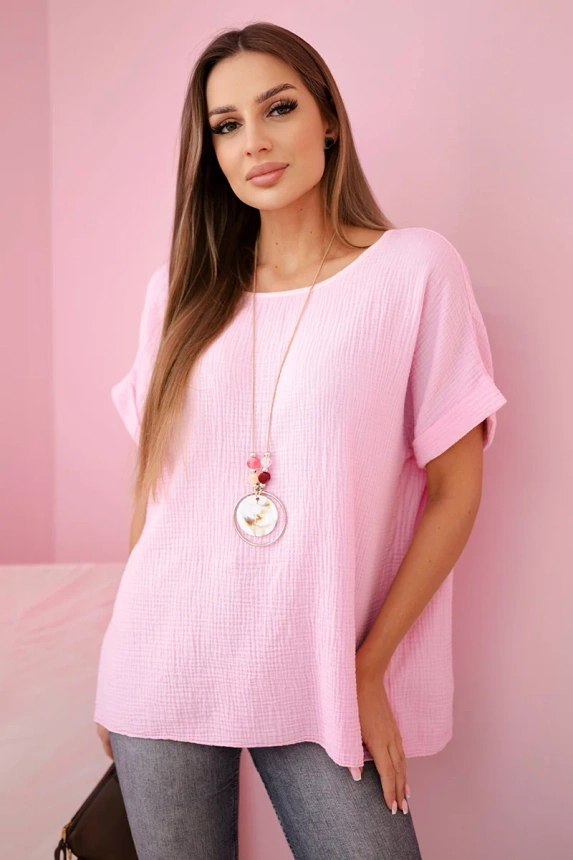 Muslin blouse with a necklace candy pink