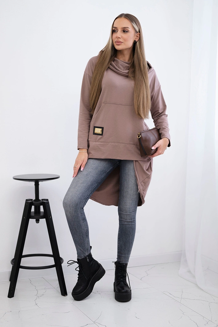 Mikina s dlhým chrbtom a kapucňou mocca