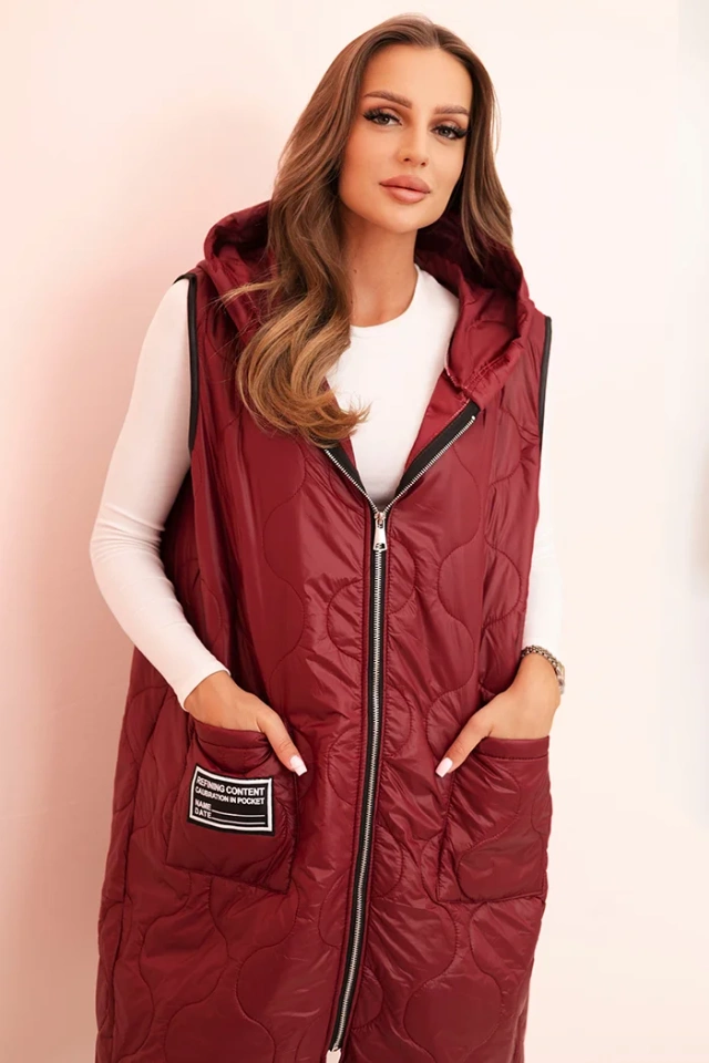 Kamizelka damska pikowana Plus Size z kapturem zapinana na zamek bordowa