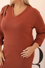 Dámska sukňa Plus Size maslová s výstrihom V a rukávom hrdzavá