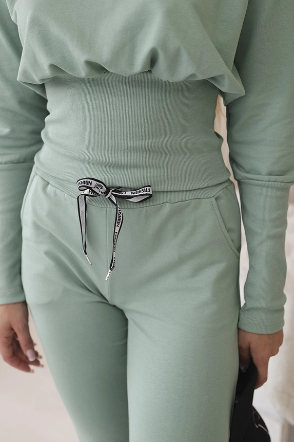 Set with wide cuffs dark mint