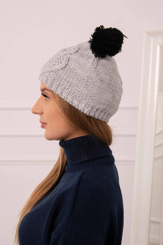 Čiapka s flisom 2 bambulky K291 sivá