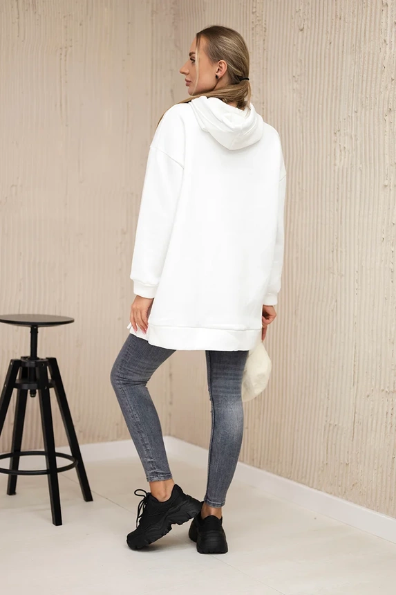 Isoliertes Sweatshirt mit Druckknöpfen ecru