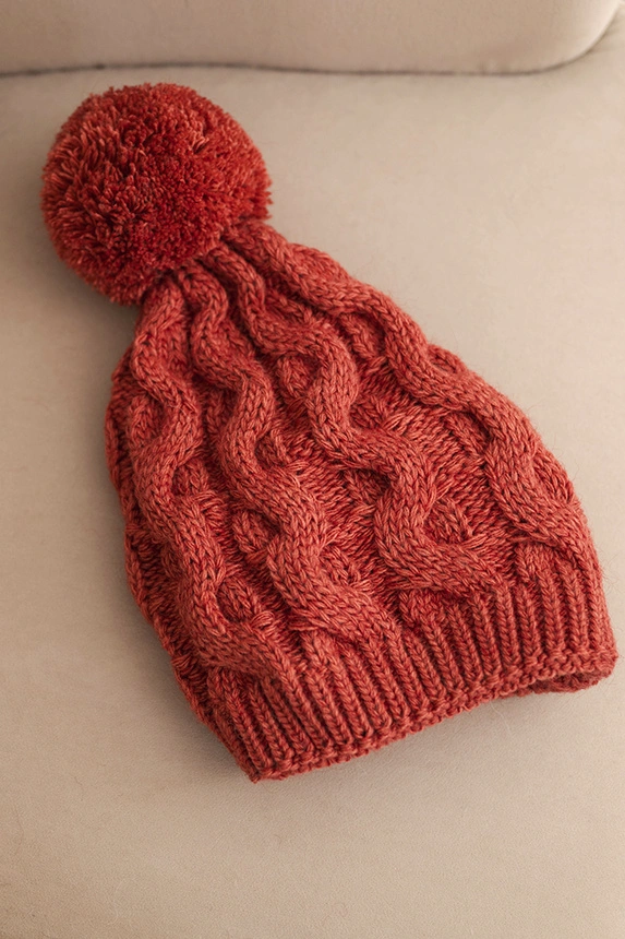 Damenwintermütze aus Wolle mit Zirkonia und Muster K455 mocca