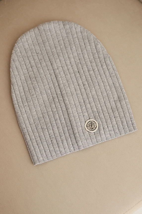 Women's ribbed hat with a decorative button made of viscose and modal grey