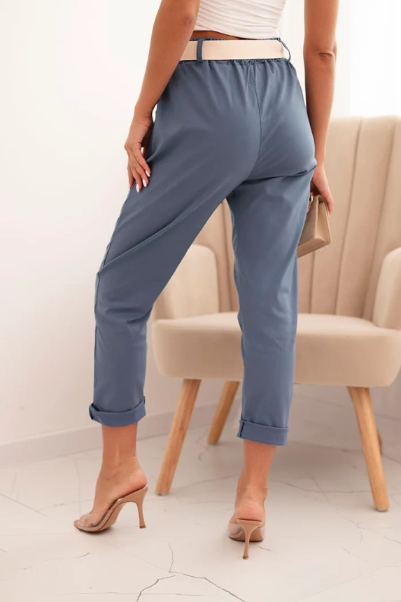Damenhose aus Viskose mit Gürtel und umgeschlagenem Bein dunkeljeansfarben
