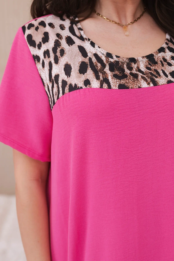 Dress with an animal motif pink