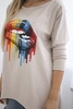 Oversize-Bluse mit Regenbogen-Lippen-Print beige