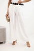 Women's pants with wide legs and a belt ecru
