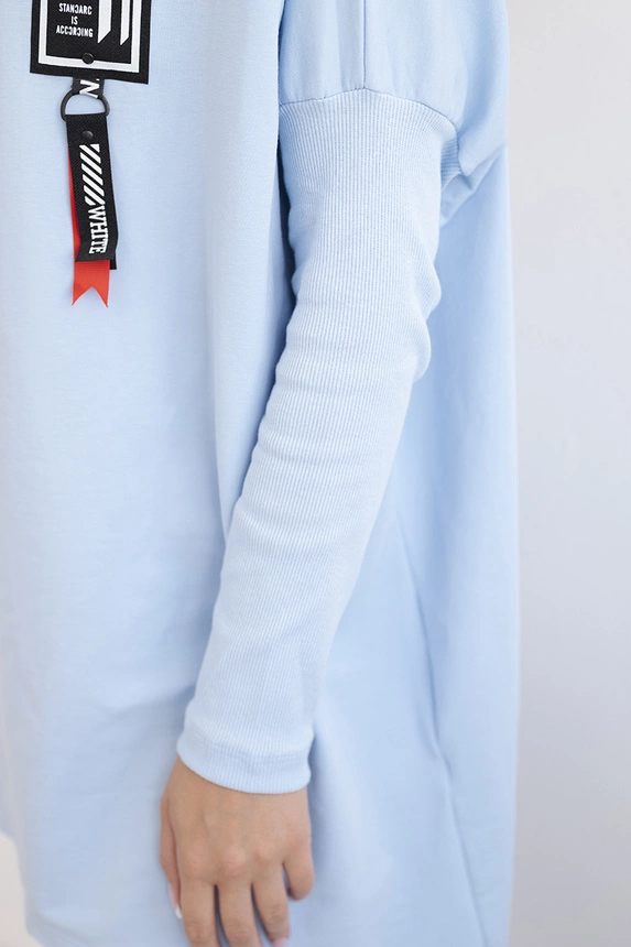 Oversize-Sweatshirt mit asymmetrischen Seiten blau