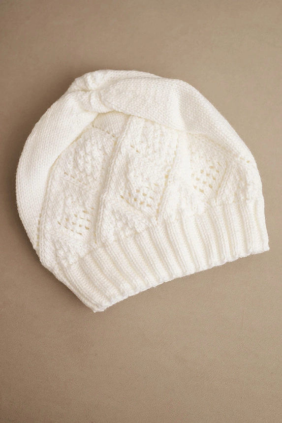 Damenwintermütze aus Wolle mit geometrischem Muster K479 weiß