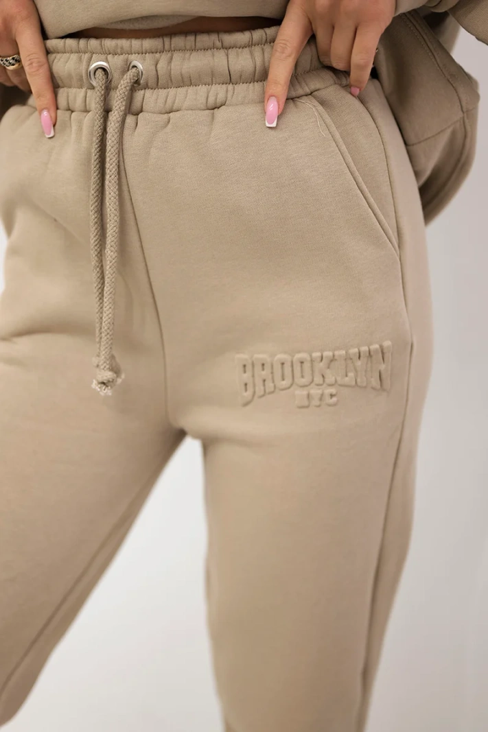 Izoliuotas medvilnės rinkinys, džemperis + kelnės Brooklyn šviesiai smėlio spalvos