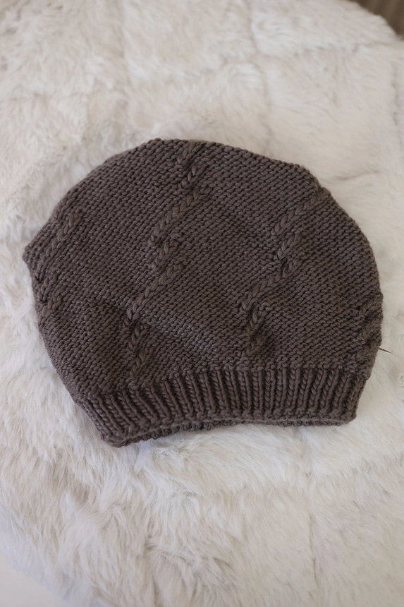 Women's cap Lorena K377 mocca