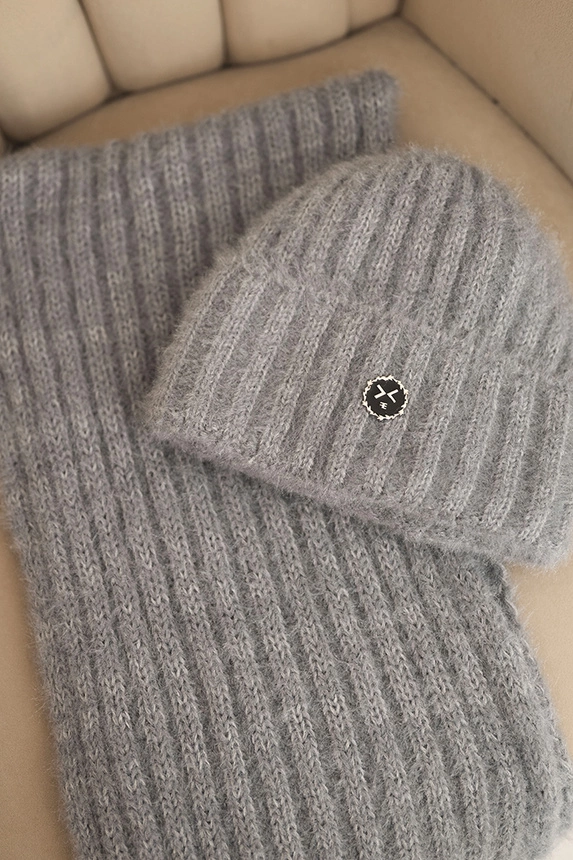 Women's set hat and long scarf made of soft yarn gray