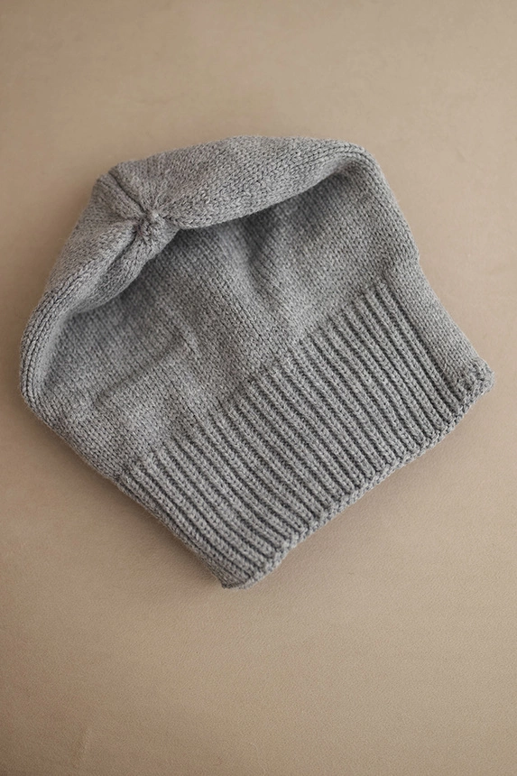 Women's winter hat made of wool with a classic ribbed knit K444 gray