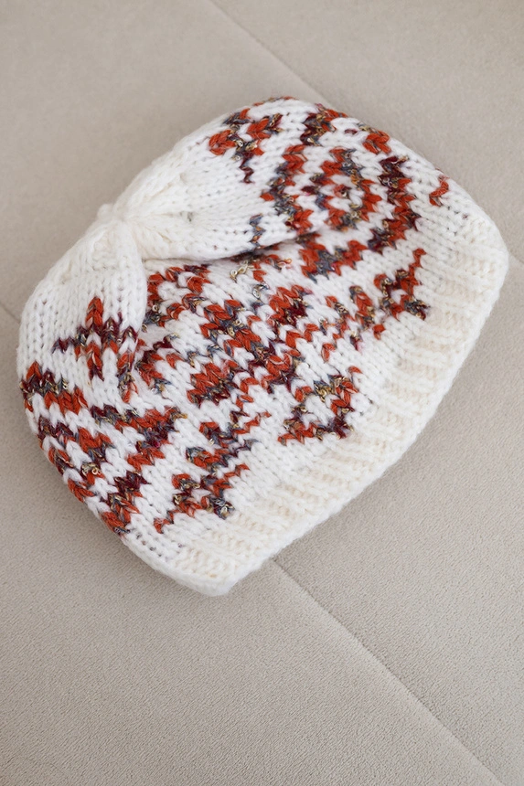 Dámská zimní vlněná čepice s ozdobnými krystalky K399 černá