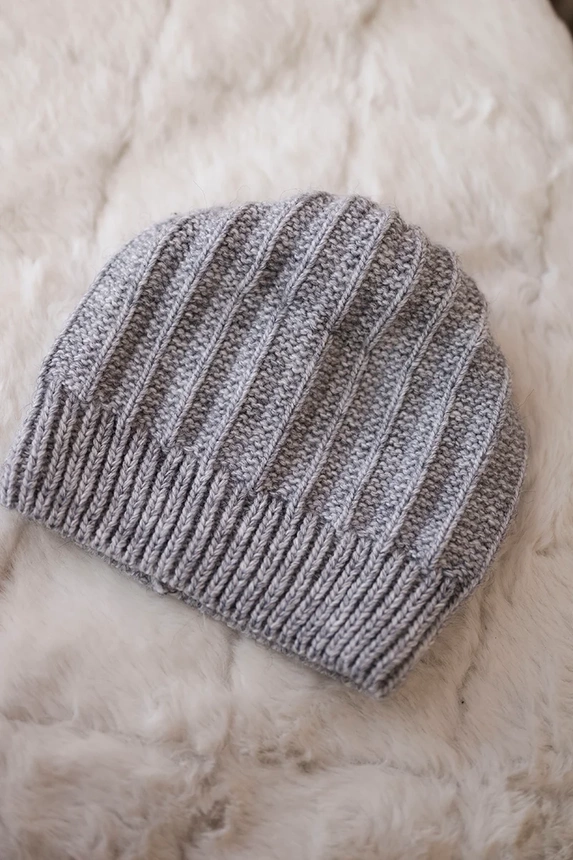 Cap with fleece Anna K238 light gray