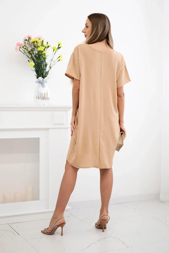 Kleid mit Taschen und Anhänger Kamel