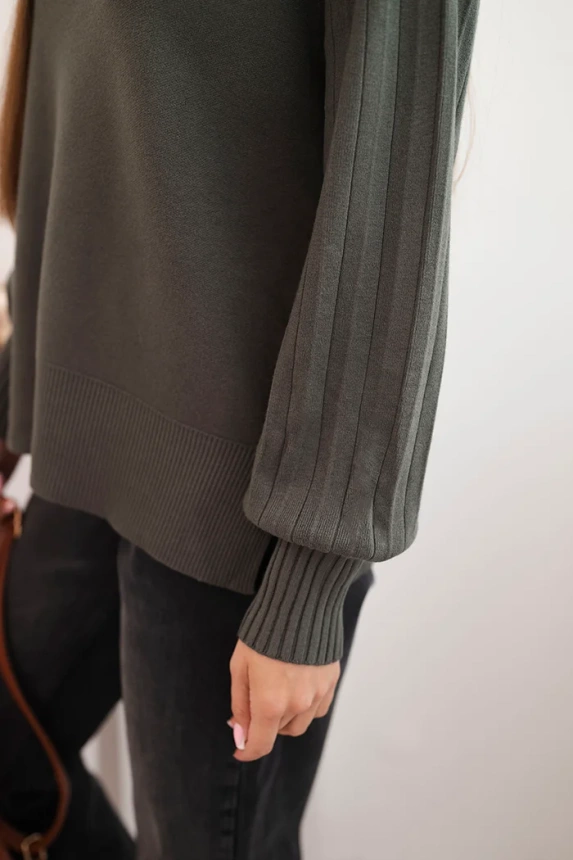 Women's viscose sweater with long sleeves and side slits khaki