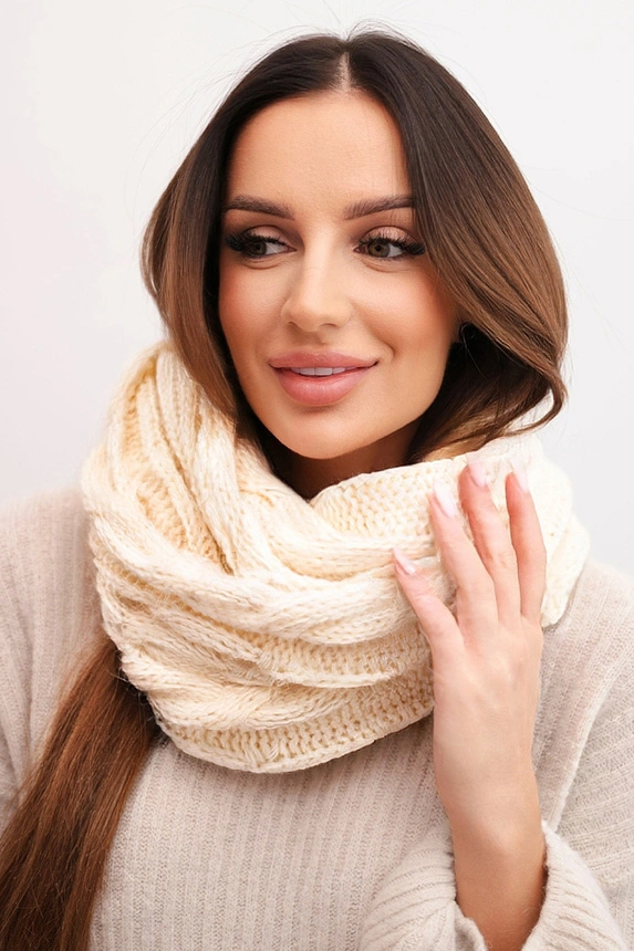 Damenmütze aus weichem und warmem Wollstrick KN23 beige