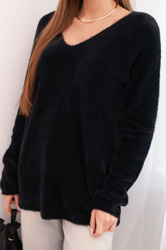 Women's sweater with wool and a V-neck black