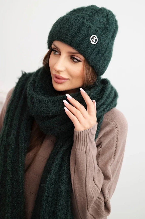 Women's set hat and scarf with ribbed pattern and decoration dark green