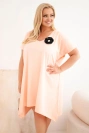 Dámske Plus Size bavlnené šaty s brošňou a výstrihom púdrovo ružová