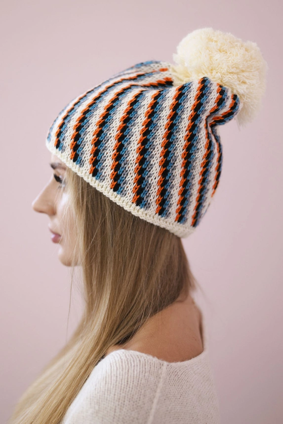 Cap with a pompom Hanna K328 ecru