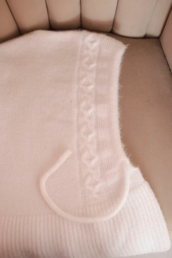 Damen Kapuze Mütze mit Bindung und Zopfgeflecht weiß