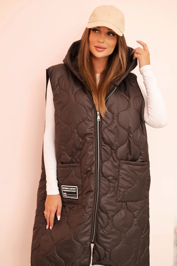 Dámská prošívaná vesta Plus Size s kapucí na zip mocca