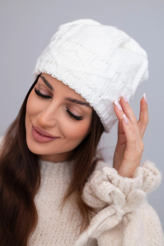 Women's wool winter hat with decorative crystals K399 black